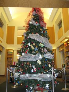 A decorated christmas tree at the Nevins LIbrary