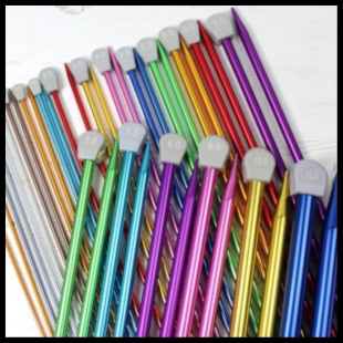 Multicolored straight knitting needles